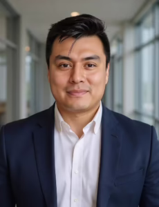 Roberto Santiago-Garcia Headshot